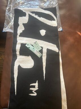 Off-White Black and White Graphic Logo Scarf